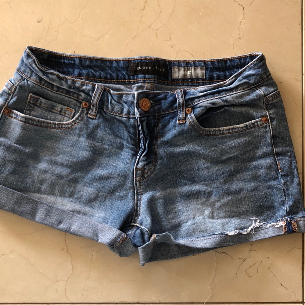 Aeropostale Midi medium wash low rise shorts